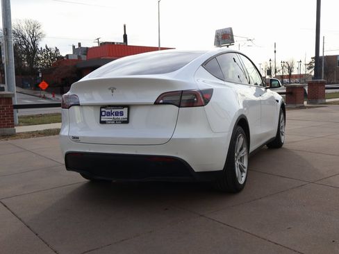 Used 2021 Tesla Model Y Long Range image 7
