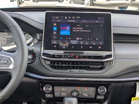 New 2026 Jeep Compass Latitude image 18