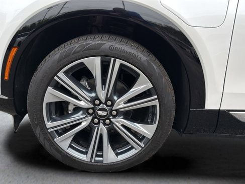 Certified 2025 Cadillac Optiq Luxury 2 AWD/4WD image 17