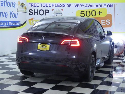 Used 2024 Tesla Model Y Long Range RWD image 6
