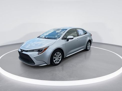 Used 2022 Toyota Corolla LE FWD image 4