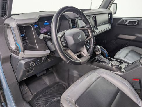 Used 2022 Ford Bronco Black Diamond image 4