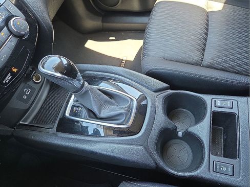 Used 2018 Nissan Rogue SV AWD/4WD image 25