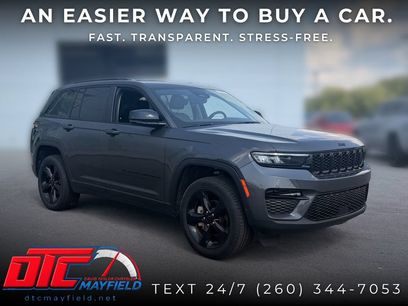 Used 2023 Jeep Grand Cherokee Limited w/ Black Appearance Package
