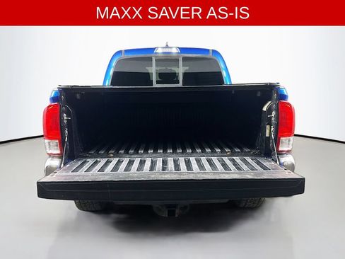 Used 2017 Toyota Tacoma SR5 AWD/4WD image 32