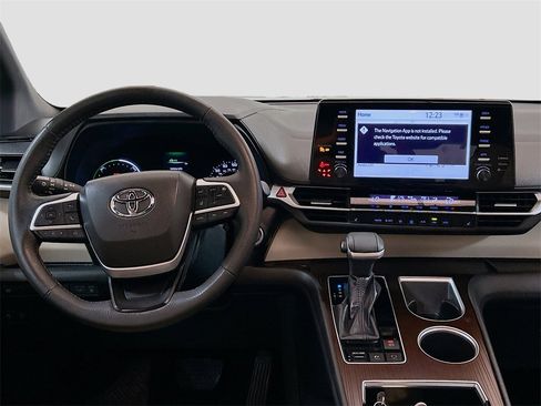 Used 2023 Toyota Sienna XLE image 20