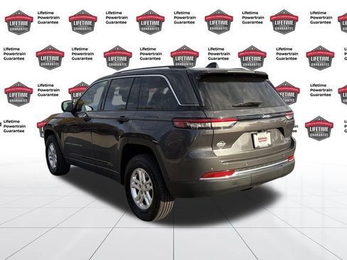 Used 2022 Jeep Grand Cherokee Laredo w/ Luxury Tech Group I image 3