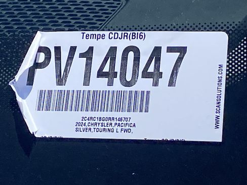 Used 2024 Chrysler Pacifica Touring-L FWD image 30
