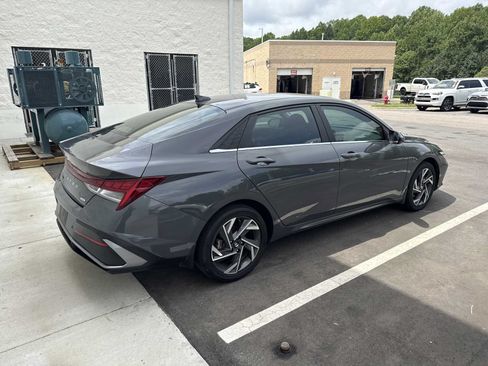 Used 2024 Hyundai Elantra Limited FWD image 6