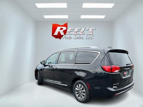 Used 2020 Chrysler Pacifica Touring-L Plus w/ Advanced Safetytec Group FWD image 10