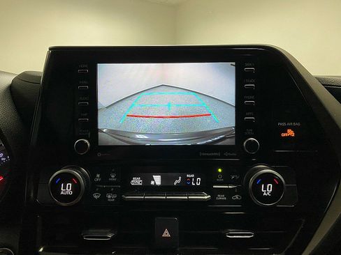 Used 2022 Toyota Highlander LE image 20