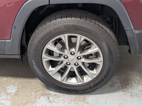 Used 2021 Jeep Cherokee Latitude Plus AWD/4WD image 25