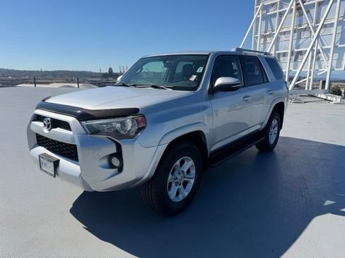 Used 2016 Toyota 4Runner SR5 AWD/4WD image 7