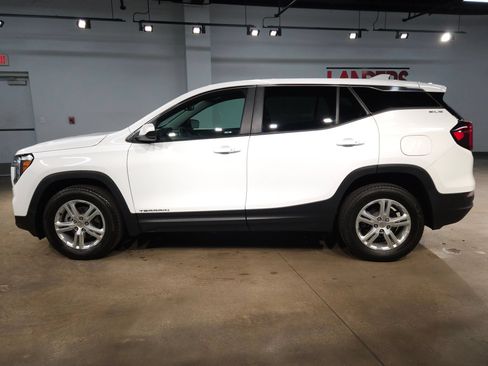 Used 2024 GMC Terrain SLE AWD/4WD image 4