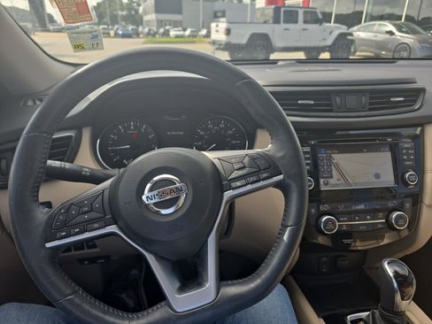 Used 2017 Nissan Rogue SL w/ SL Premium Package FWD image 12