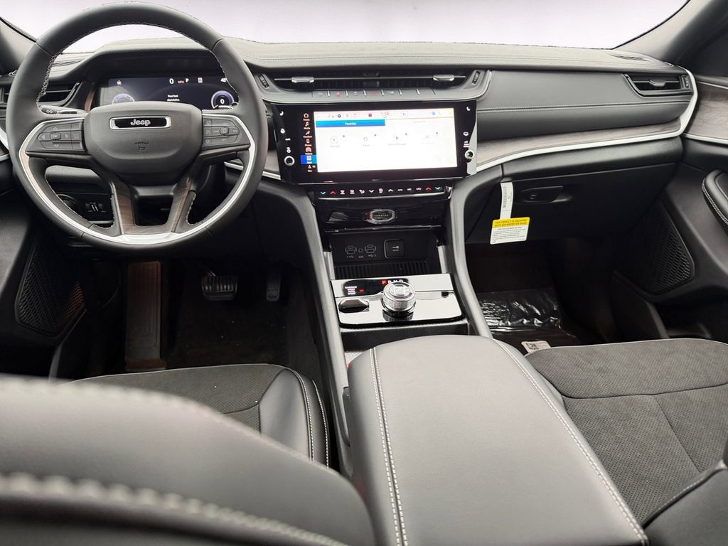 New 2026 Jeep Grand Cherokee Altitude AWD/4WD image 10
