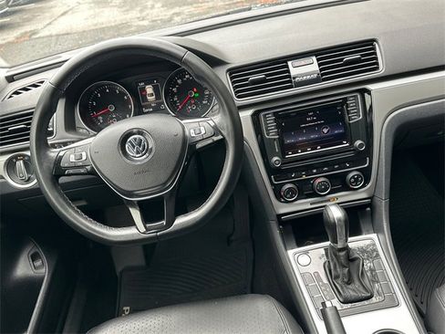 Used 2019 Volkswagen Passat 2.0T Wolfsburg w/ Wheels & Sunroof Package image 29