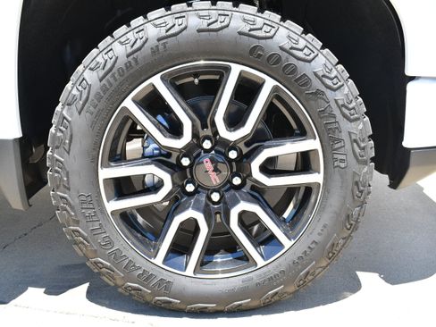 New 2026 GMC Sierra 1500 AT4 w/ AT4 Premium Package AWD/4WD image 4