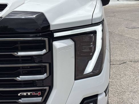 Used 2024 GMC Sierra 2500 AT4 w/ AT4 Premium Plus Package AWD/4WD image 12