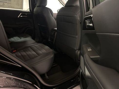 New 2025 Mitsubishi Outlander SE image 11