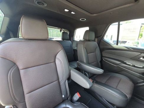 Used 2023 Chevrolet Traverse High Country w/ LPO, 'HIT The Road' Package FWD image 17