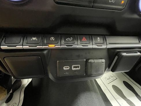Used 2022 Chevrolet Silverado 1500 Custom AWD/4WD image 18