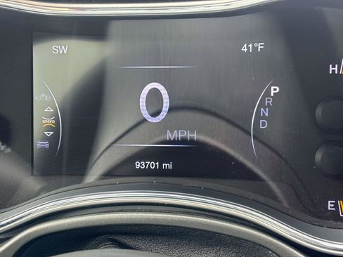 Used 2022 Jeep Grand Cherokee Laredo X image 15