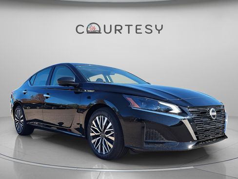 New 2025 Nissan Altima 2.5 SV image 5