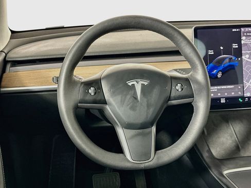 Used 2021 Tesla Model Y Long Range AWD/4WD image 17