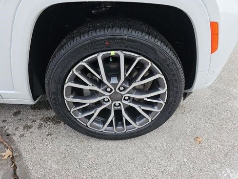 New 2026 Jeep Grand Cherokee L Summit w/ Advanced Protech Group IV AWD/4WD image 10