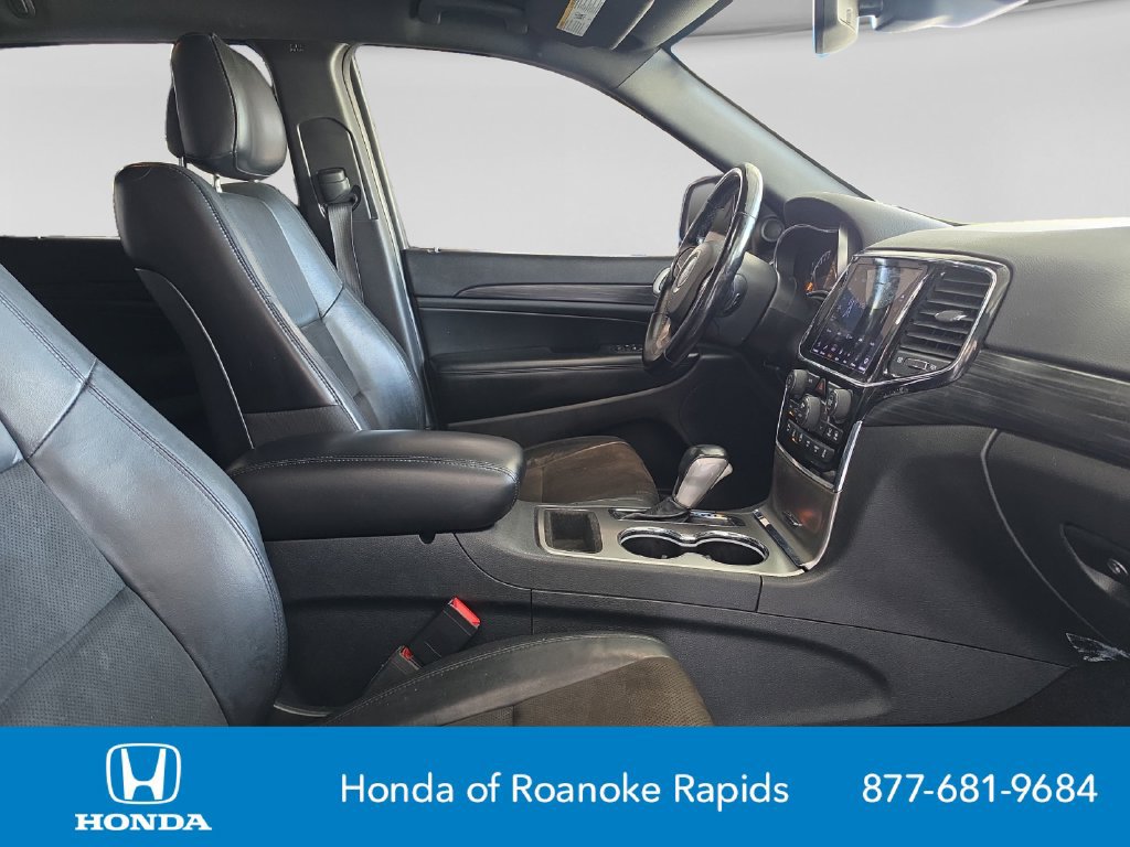Used 2020 Jeep Grand Cherokee Laredo w/ Laredo X Package RWD image 17