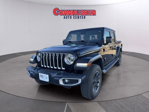 Used 2020 Jeep Gladiator Overland image 3
