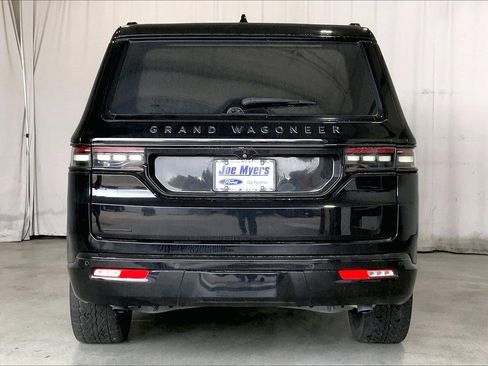 Used 2023 Jeep Grand Wagoneer Series II image 4