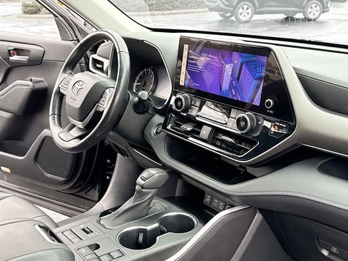 Used 2023 Toyota Highlander L image 5