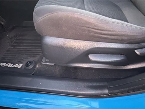 Used 2019 Toyota RAV4 LE image 24