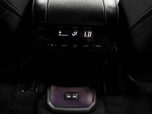 Used 2023 Toyota Highlander L FWD image 25