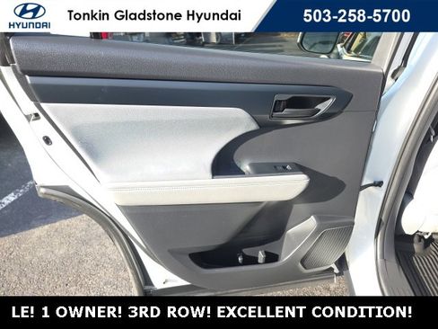 Used 2021 Toyota Highlander LE image 29