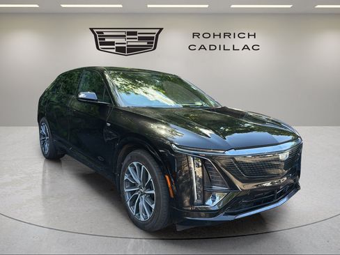 Certified 2024 Cadillac Lyriq Sport AWD/4WD image 3