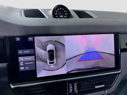 Used 2021 Porsche Cayenne Coupe image 17