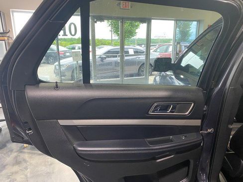 Used 2017 Ford Explorer XLT w/ Equipment Group 202A AWD/4WD image 14