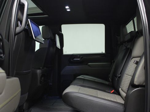 Used 2025 Chevrolet Silverado 2500 ZR2 w/ Technology Package image 14