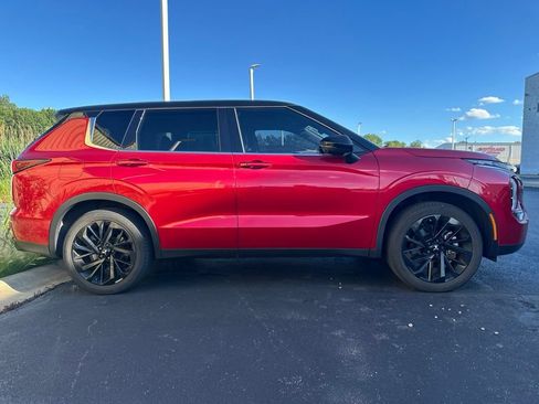 Used 2023 Mitsubishi Outlander SEL Black Edition AWD/4WD image 3