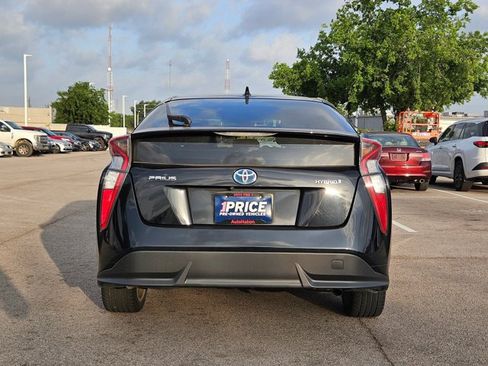 Used 2017 Toyota Prius Three Touring FWD image 6