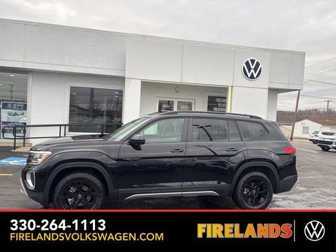 New 2026 Volkswagen Atlas Peak Edition image 2