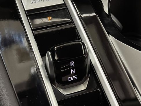 Used 2025 Volkswagen Atlas SE image 22