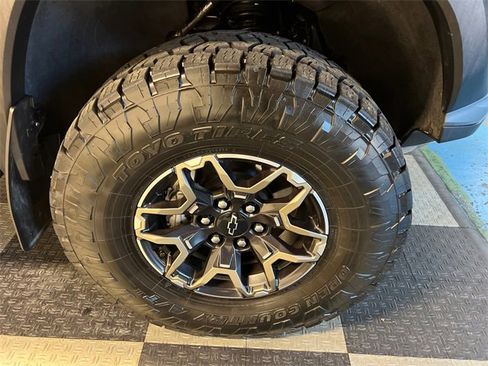 Used 2024 Chevrolet Colorado ZR2 w/ Technology Package image 9