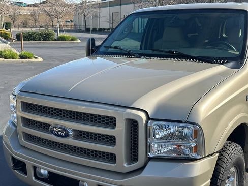 Used 2005 Ford Excursion Limited image 8