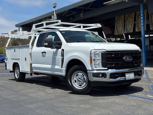 Used 2023 Ford F250 XL w/ XL Chrome Package RWD image 2