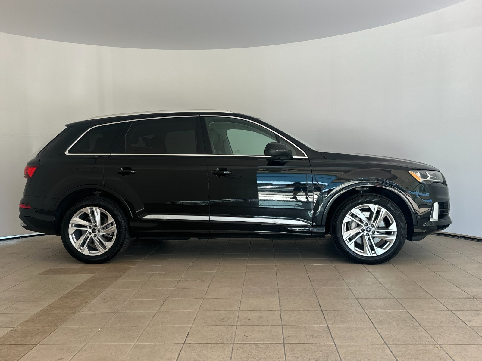 Used 2023 Audi Q7 3.0T Premium Plus w/ Premium Plus Package AWD/4WD image 7