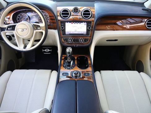 Used 2019 Bentley Bentayga AWD/4WD image 4